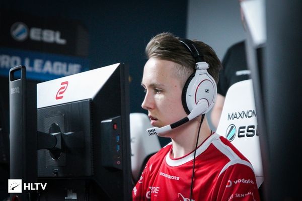 理查德·刘易斯指责ESL压制竞争对手